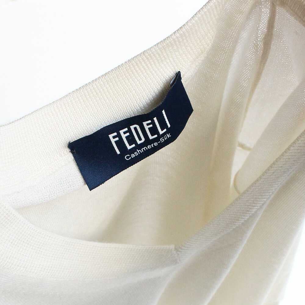 アイボリー色のカシミヤシルクの薄手セーターの写真、ブランドはFEDELI フェデッリ