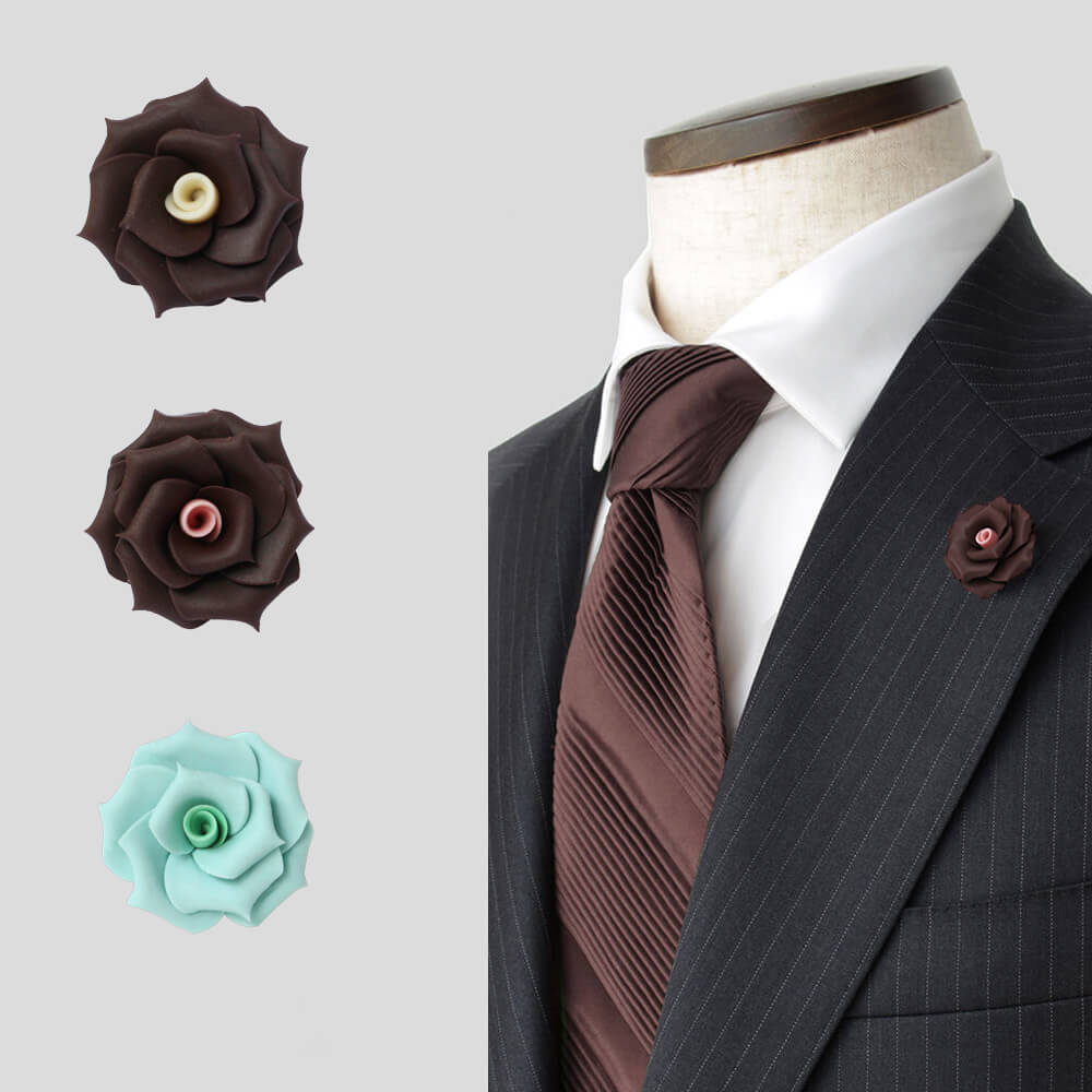 チョコレート色の薔薇のラペルピン2種とミントグリーンの薔薇のラペルピンのイメージ写真